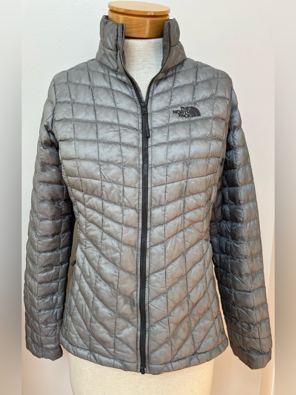 The North Face Thermoball Trekker Jacket Small Gray Lightweight Puffer Coat - Picture 4 of 8